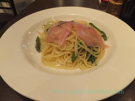 Spaghetti with uncurd ham (close), Tres bien (Funabashi)